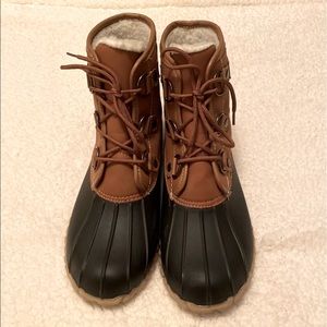 Duck boots